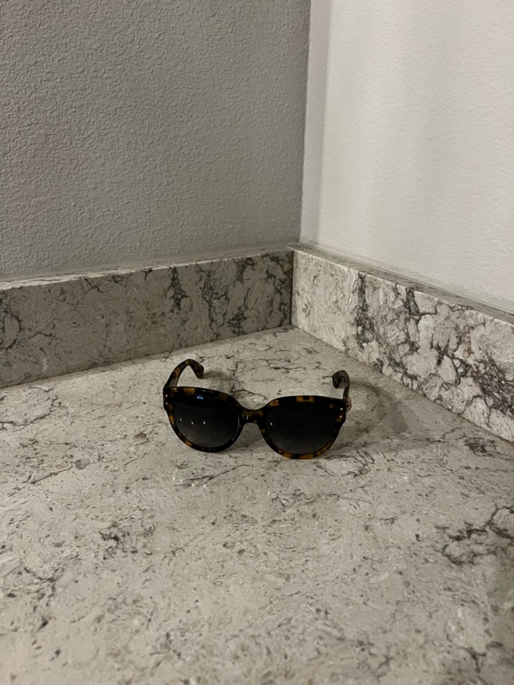 ✨ MOSCHINO Tortoise Shell Sunglasses ✨ - Picture 2 of 5